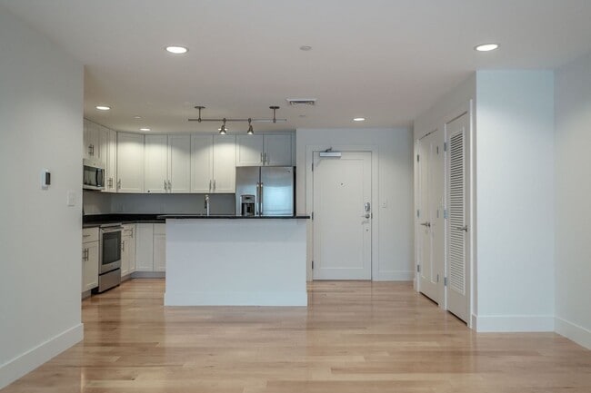 Building Photo - 2BR/2BA Old Port Condo Onsite Parking Available, Fitness Room and Elevator