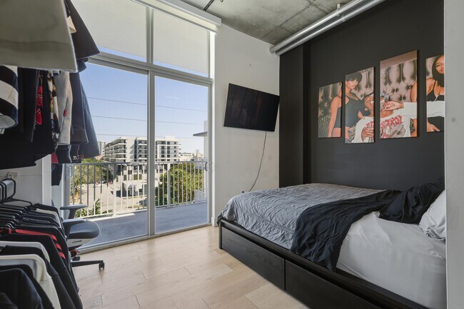 Building Photo - 2100 Van Buren St