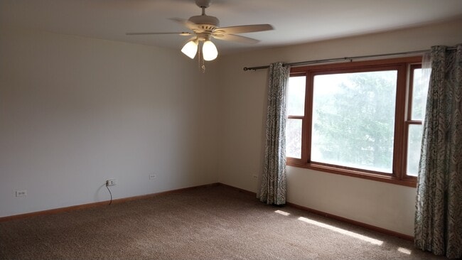 Building Photo - 5420 Hillside Dr W