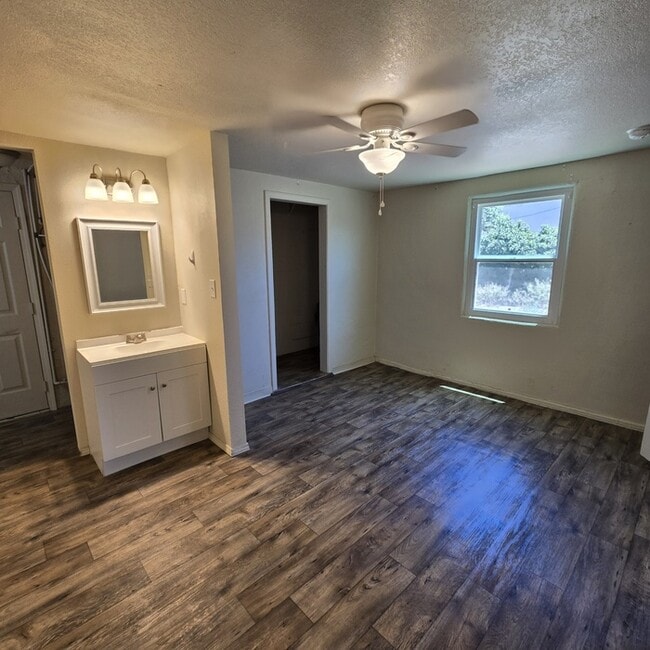 Building Photo - Cozy 1 BR, 1 Bath Casita