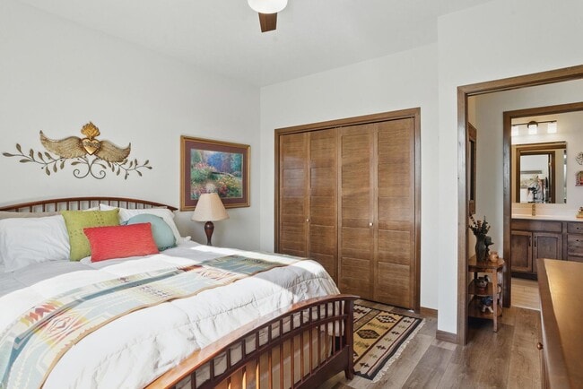 Building Photo - 5700 Island Ct