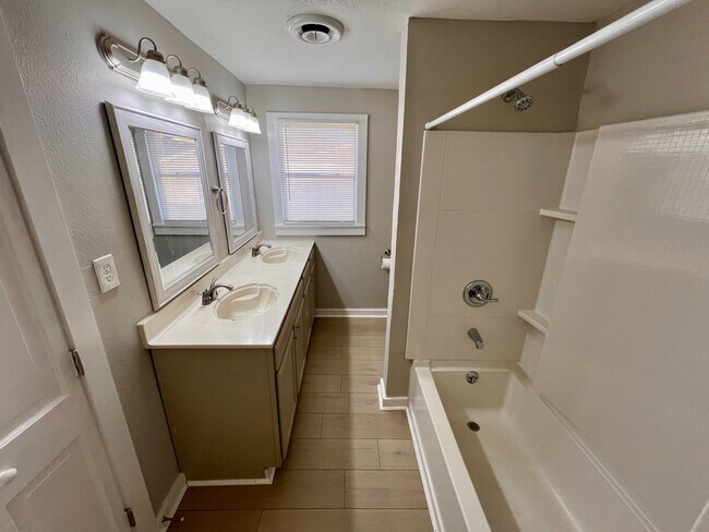 Building Photo - 5638 Curzon Ave