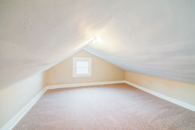 Building Photo - Stunning 3 bedroom home in Bon Air availab...
