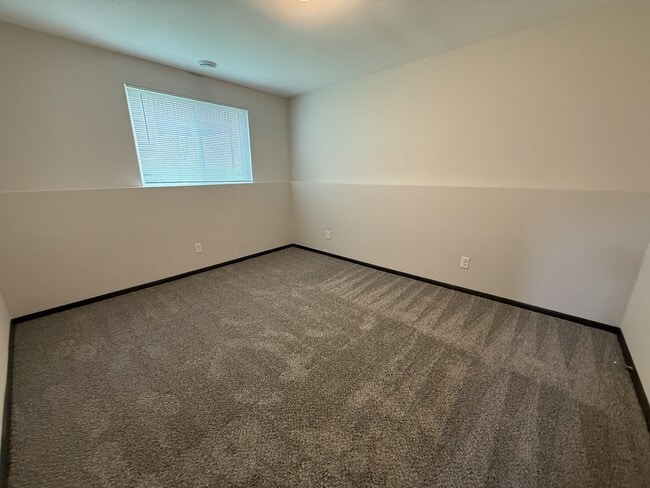 Building Photo - 924 Waters Edge Ct