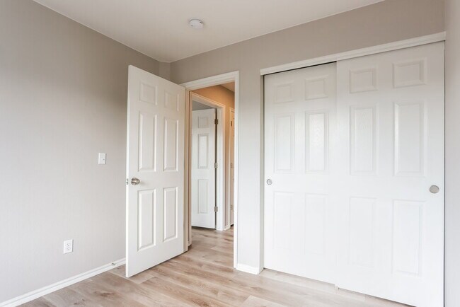 Building Photo - 8574 Bluegrass Cir