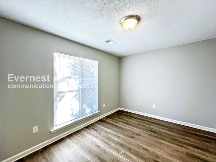 Building Photo - 5637 Kaitlyn Dr W