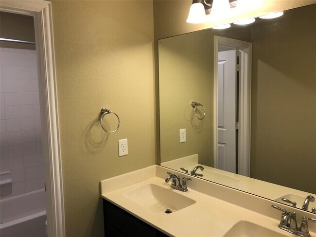 Building Photo - 5827 Chaste Ct