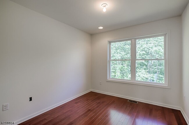 Building Photo - 15 DeCroce Ct