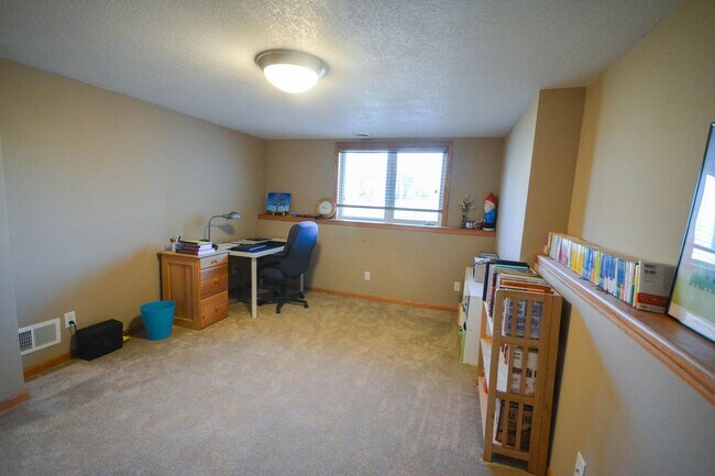 Building Photo - Incredible home in desirable Hart Farms location!