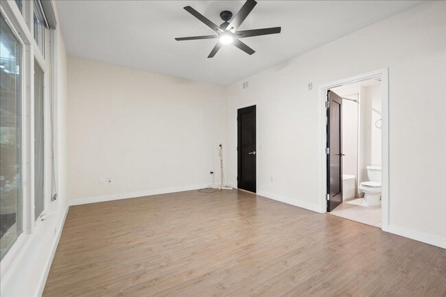 Building Photo - Serene Resort Community, 2 bd, 2 bth, 2 Story Gym, Rooftop Deck, 4 Pools