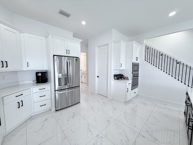 Building Photo - 5 Bedroom and 6 Bathroom, Lake view House