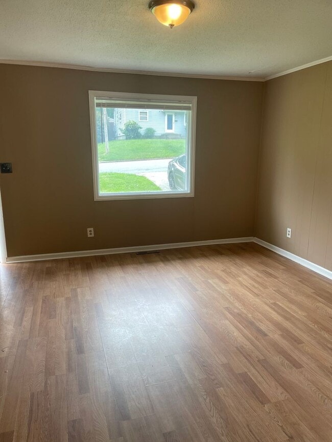 Building Photo - 2 Bedroom Home Convenient to Bennett College and A&T