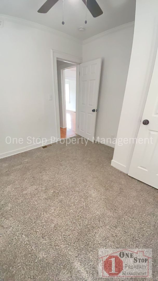 Building Photo - 3 Bedroom 2 Bathroom home in Kansas City!