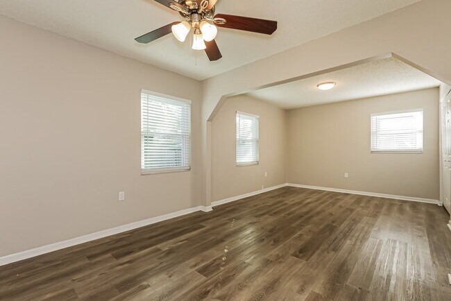 Building Photo - 9311 Mary Ave