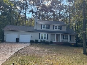 Building Photo - 3BR/2.5BA Home on 1 Acre in Spring Lake