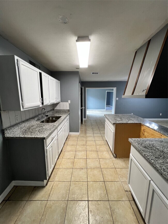 Building Photo - 14003 Hollow Pines Ct