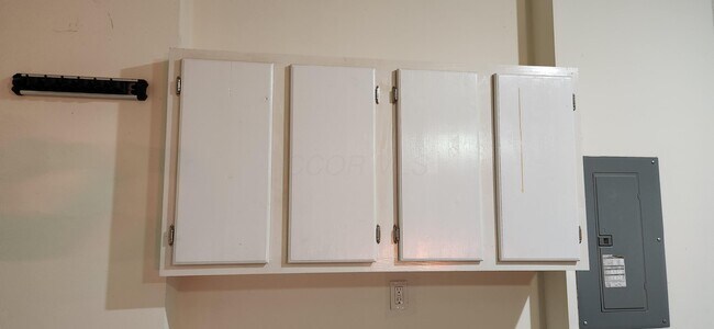 Building Photo - 590 Redwood Ln