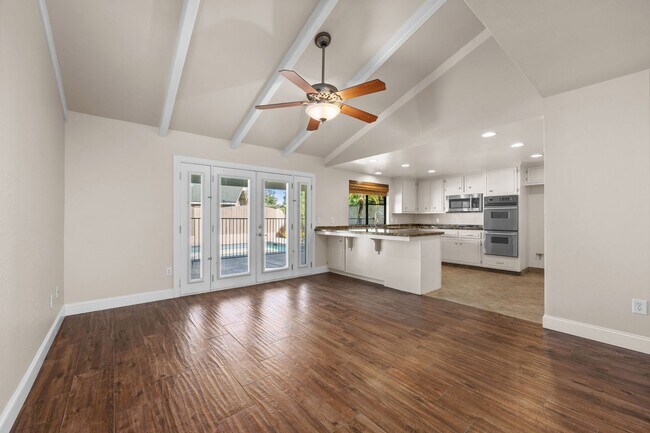 Building Photo - 605 N El Rio Dr