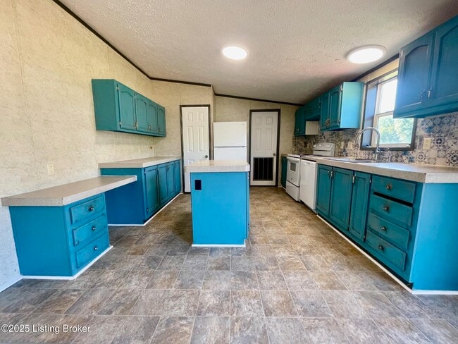 Building Photo - 7413 Westbrook Dr