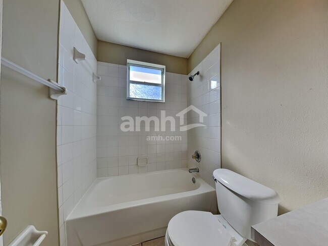 Building Photo - 24446 Landing Dr