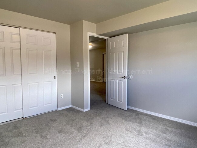 Building Photo - 5945 Breeze Ct