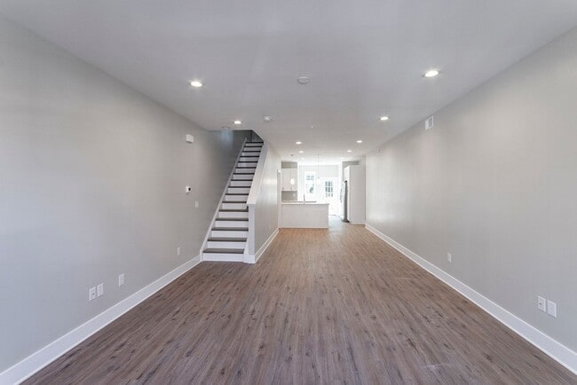 Building Photo - Three Bedroom Point Breeze Townhome w Roof Deck!