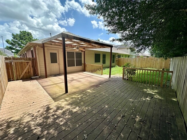 Building Photo - 21907 Willow Downs Dr