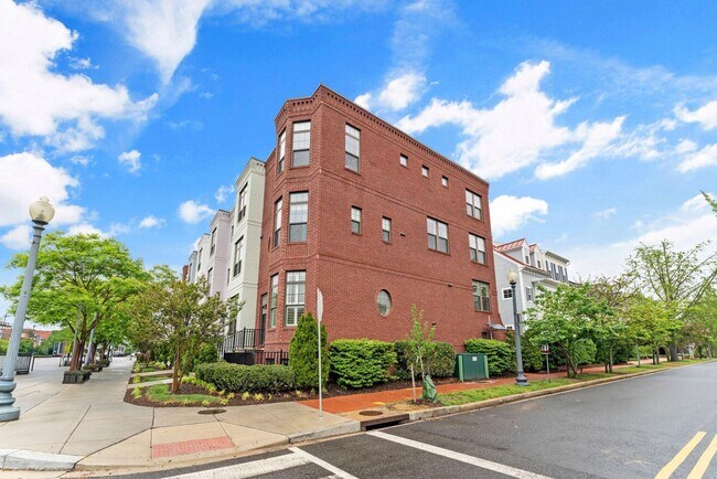 Building Photo - 783 Morton St NW