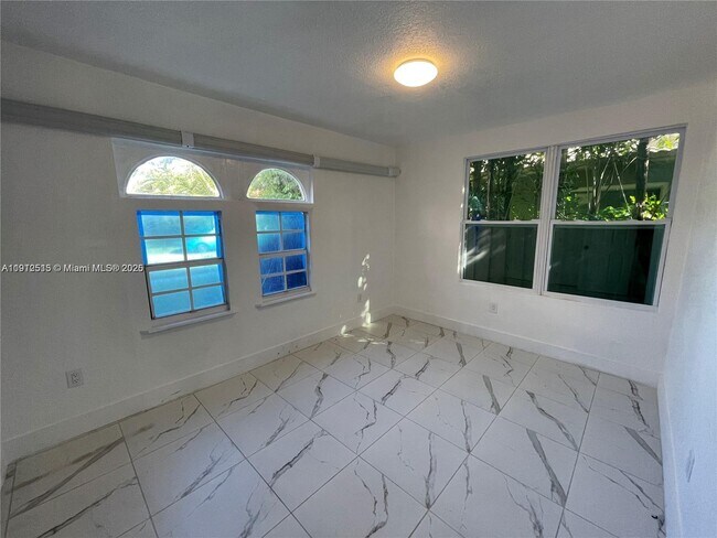 Building Photo - 1652 Madison St