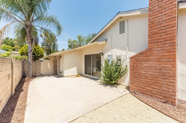 Building Photo - Charming 4-bedroom Single Story Newbury Park Home