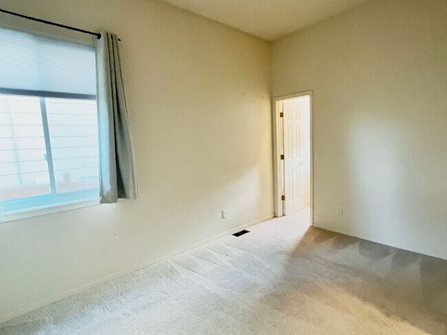 Building Photo - Open Ranch with 3 beds 2 baths and a 2-car...