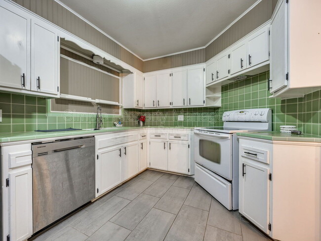 Building Photo - 3737 NW 17th St