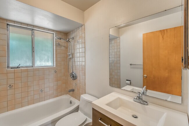 Building Photo - 6506 E Evergreen Blvd