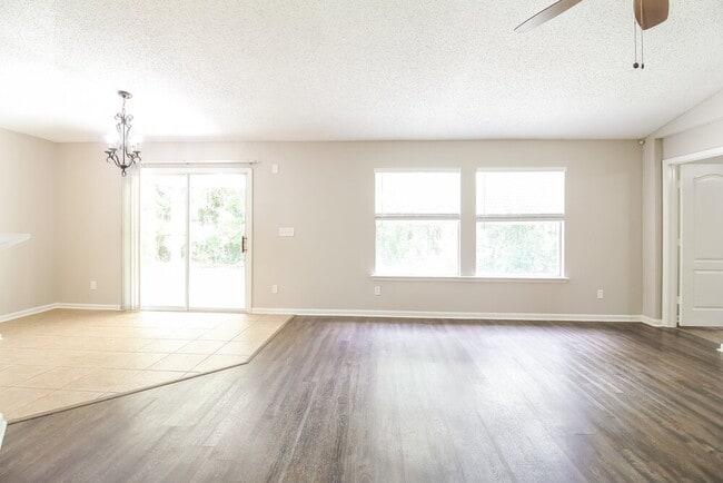 Building Photo - 6602 River Falls Dr