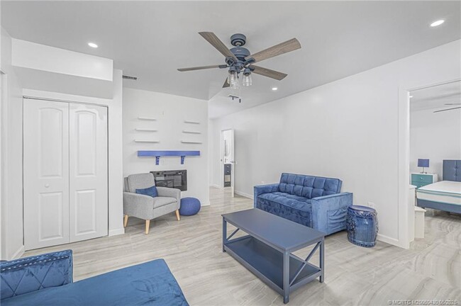 Building Photo - 7007 S Indian River Dr