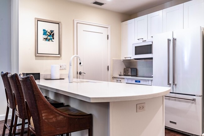 Building Photo - 3800 N Ocean Dr