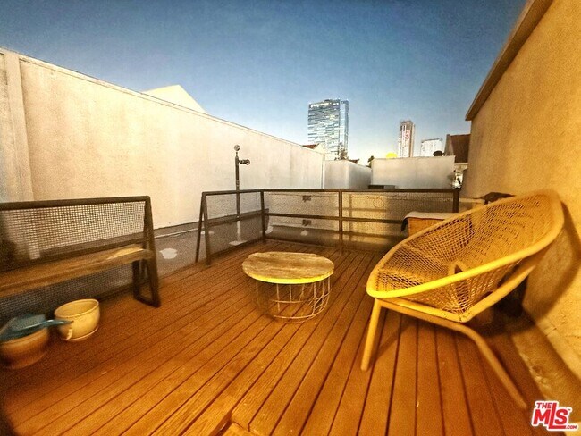 Building Photo - 1118 Valencia St