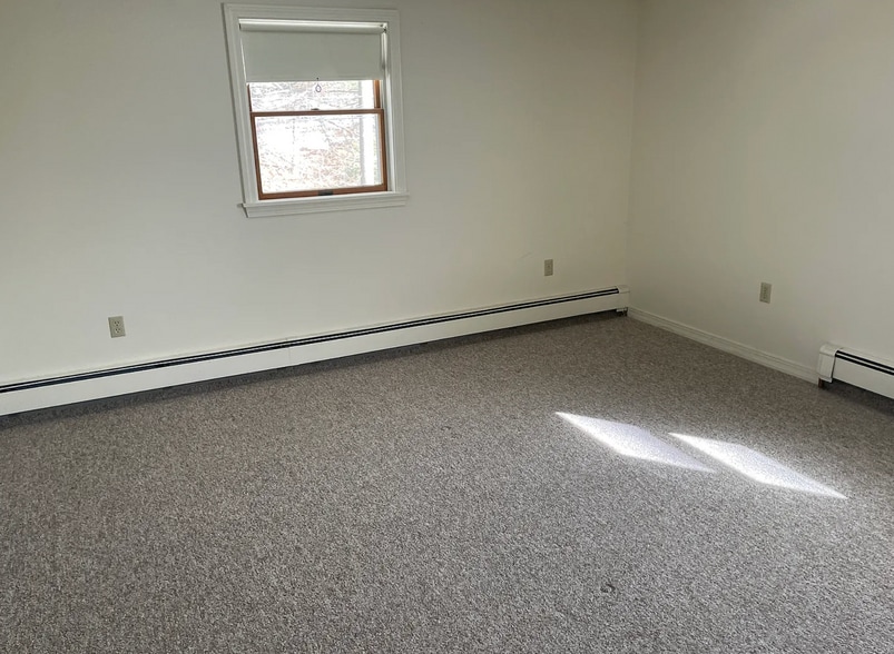 Building Photo - 824 State St