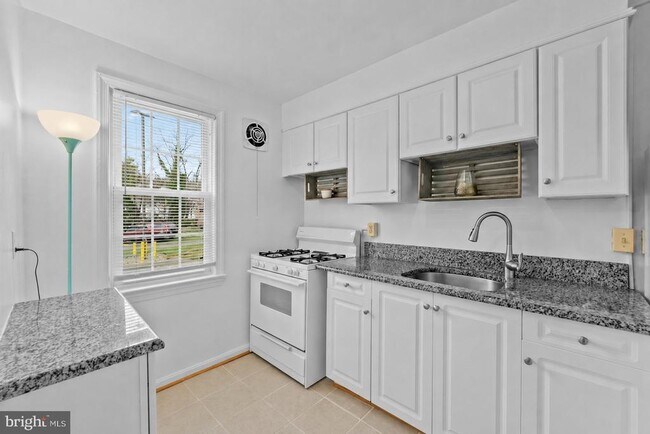Building Photo - 1803 Belle View Blvd