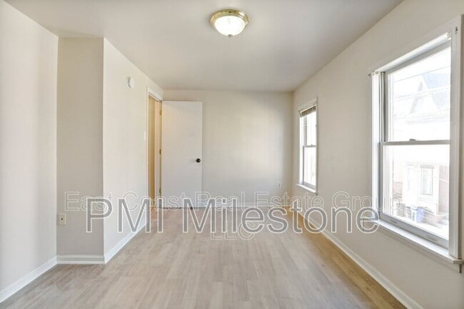 Building Photo - 118 S Locust St