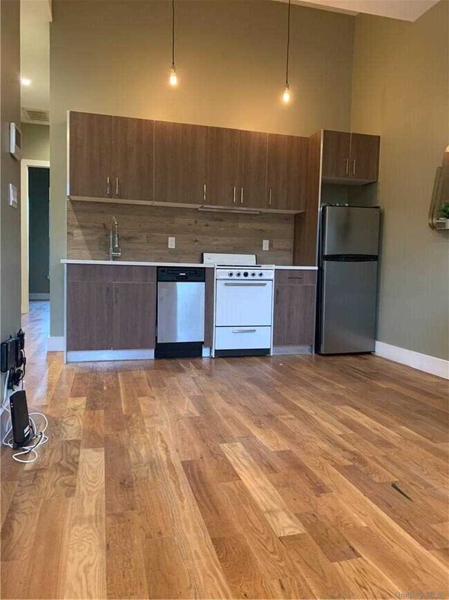 Building Photo - 1815 Putnam Ave