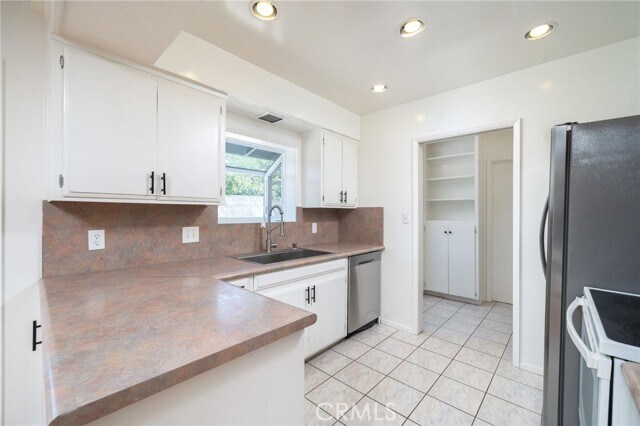 Building Photo - 205 N Hacienda Ave