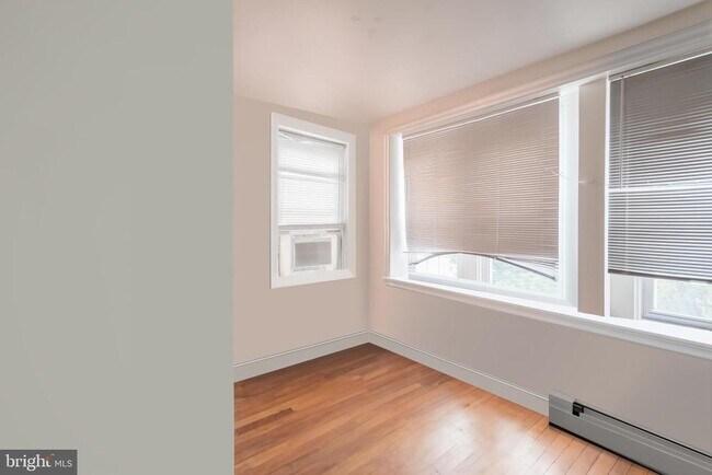 Building Photo - 400 N 32nd St