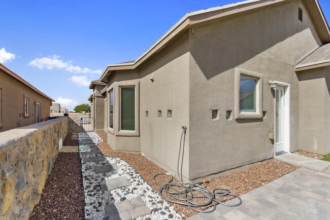 Building Photo - 14242 John Scagno