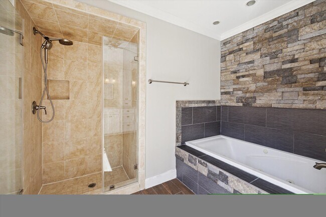 Building Photo - 1311 Ambergate Dr