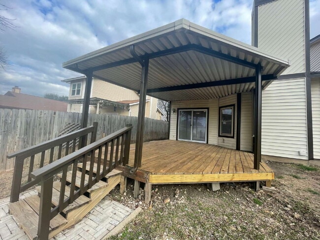 Building Photo - Spacious 2-Story Home – Move-In Ready!