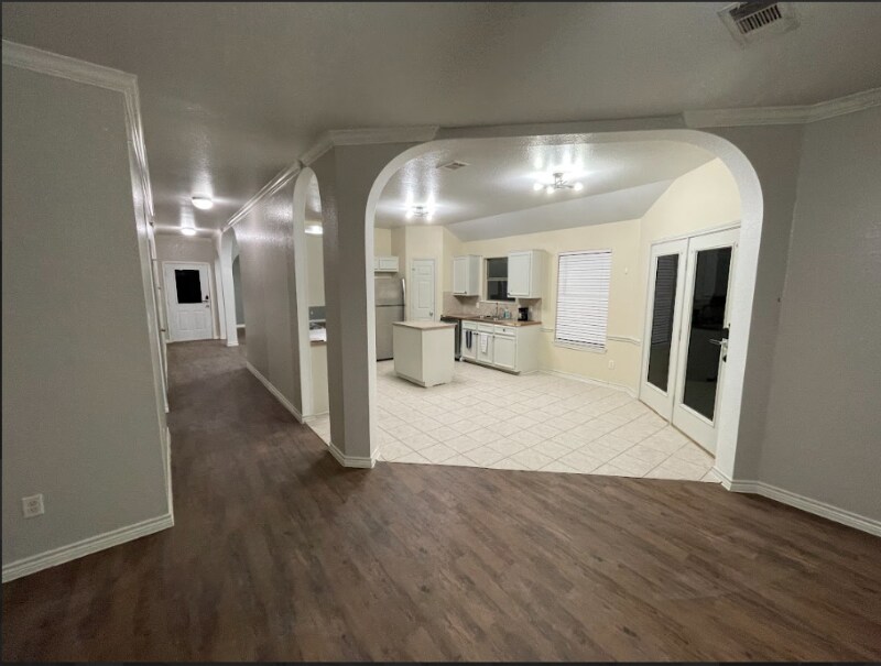 Building Photo - 3401 Little John Dr