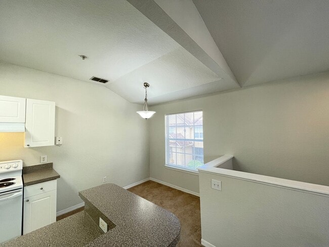 Building Photo - 1 Bedroom / 1 Bath Condo in Gated Community, Available Now!