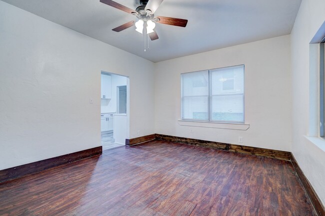 Building Photo - 1328 NE 8th St