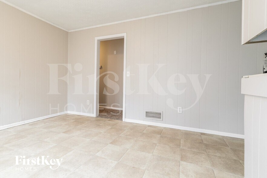 Building Photo - 2306 Wisteria Dr SW